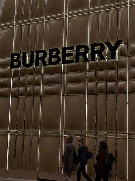 oliver money burberry